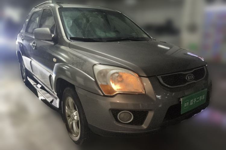 Used Kia Sportage 2012 2.0L Manual Two-Wheel Drive GL Trim Front Right 45 Deg