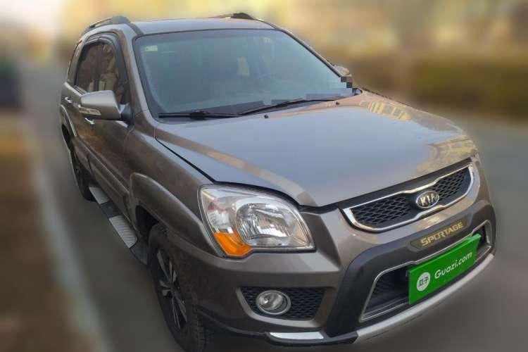 Used Kia Sportage 2012 2.0L Manual Two-Wheel Drive GLS Front Right 45 Deg
