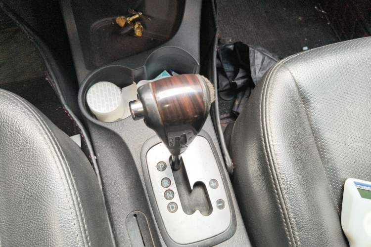 Used Kia Sportage 2012 2.0L Automatic Two-Wheel Drive GLS Gear Lever