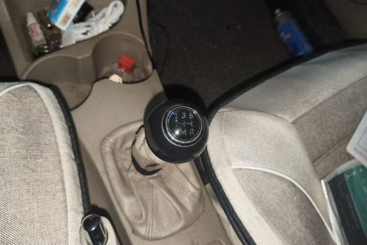 Used Kia Sportage 2012 2.0L Manual Two-Wheel Drive GL Trim Gear Lever