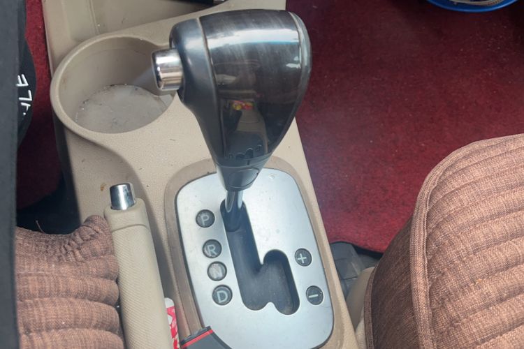 Used Kia Sportage 2012 2.0L Automatic Two-Wheel Drive GL Trim Gear Lever