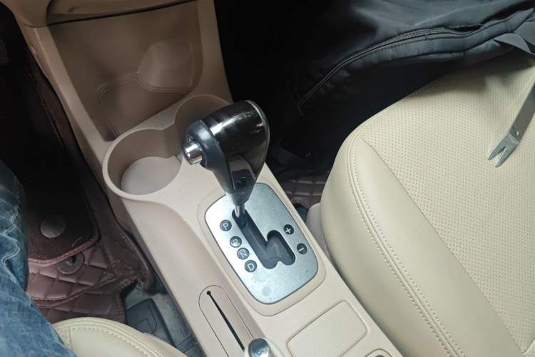 Used Kia Sportage 2012 2.0L Automatic Two-Wheel Drive GL Trim Gear Lever