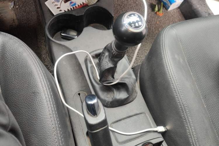 Used Kia Sportage 2012 2.0L Manual Two-Wheel Drive GLS Gear Lever