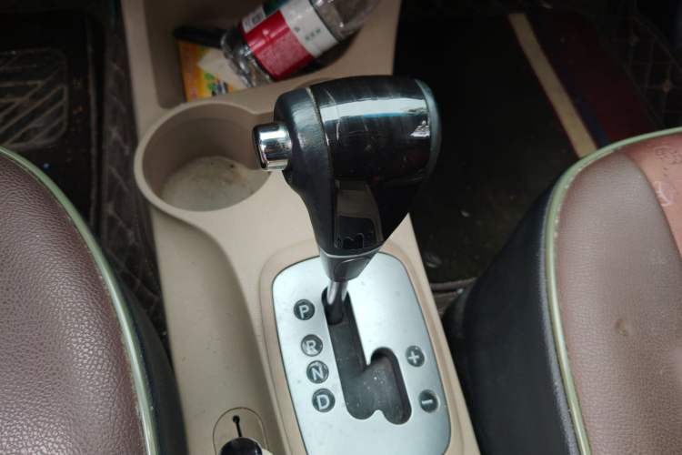 Used Kia Sportage 2012 2.0L Automatic Two-Wheel Drive GL Trim Gear Lever