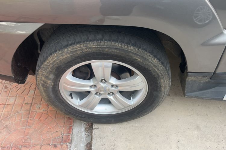 Used Kia Sportage 2012 2.0L Automatic Two-Wheel Drive GL Trim Left Front Wheel Hub