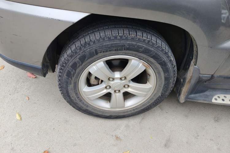 Used Kia Sportage 2012 2.0L Automatic Two-Wheel Drive GL Trim Left Front Wheel Hub