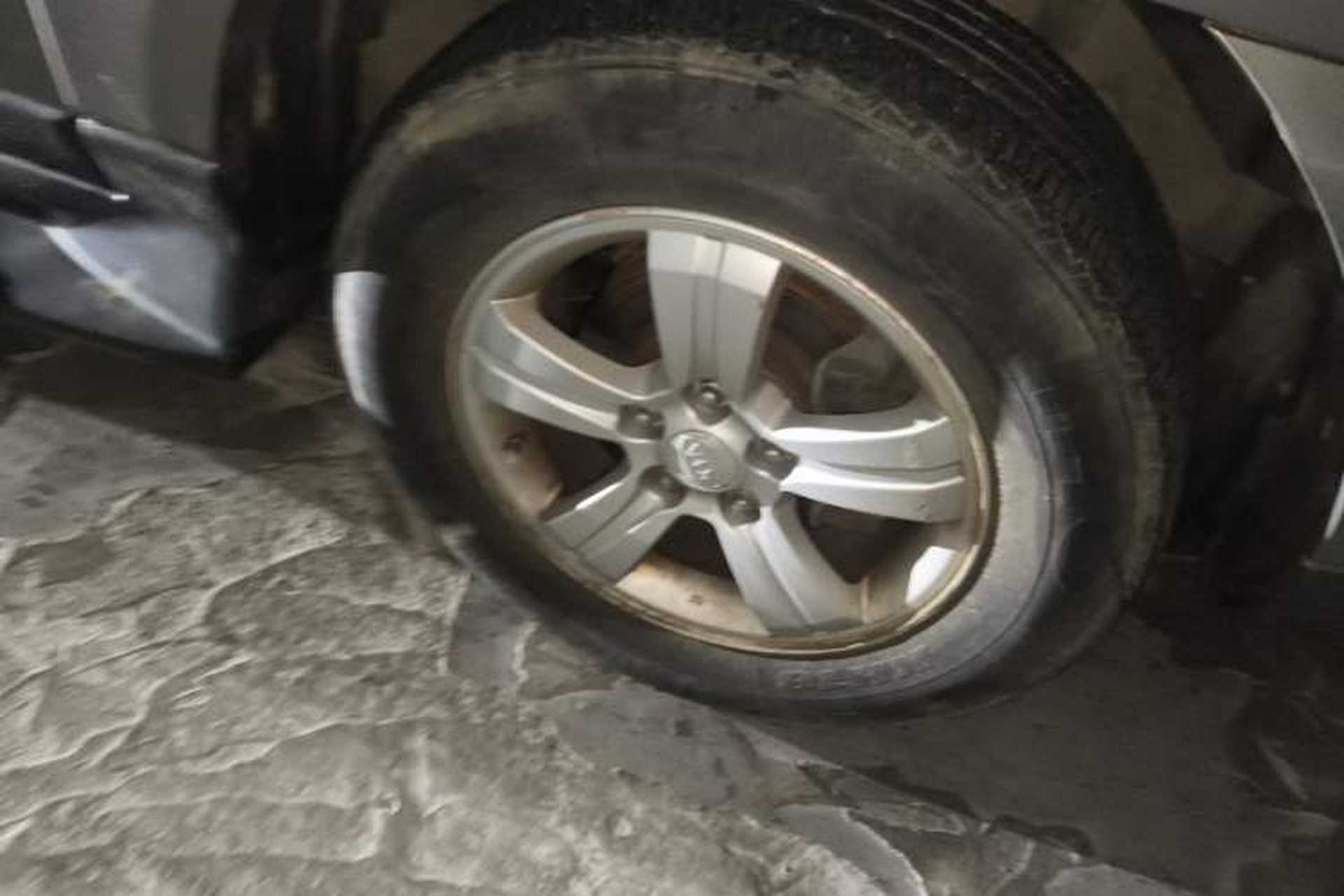 Used Kia Sportage 2012 2.0L Manual Two-Wheel Drive GL Trim Right Front Wheel Hub