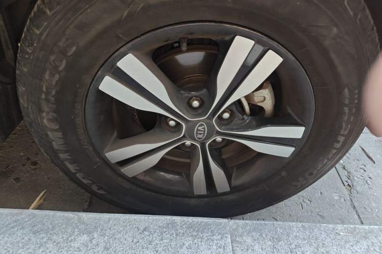 Used Kia Sportage 2012 2.0L Automatic Two-Wheel Drive GLS Right Front Wheel Hub