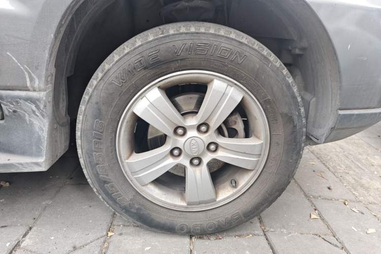 Used Kia Sportage 2012 2.0L Manual Two-Wheel Drive GL Trim Right Front Wheel Hub