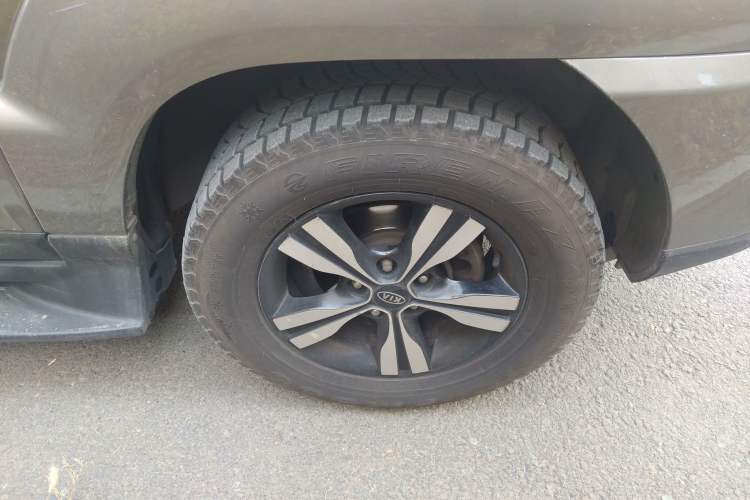 Used Kia Sportage 2012 2.0L Manual Two-Wheel Drive GLS Right Front Wheel Hub