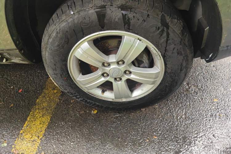 Used Kia Sportage 2012 2.0L Automatic Two-Wheel Drive GL Trim Right Front Wheel Hub