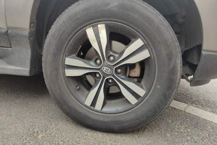 Used Kia Sportage 2012 2.0L Automatic Two-Wheel Drive GLS Right Front Wheel Hub