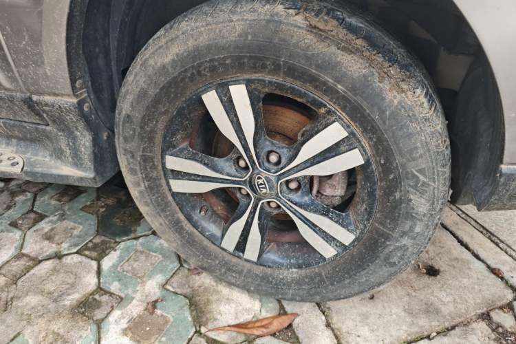 Used Kia Sportage 2012 2.0L Automatic Two-Wheel Drive GLS Right Front Wheel Hub