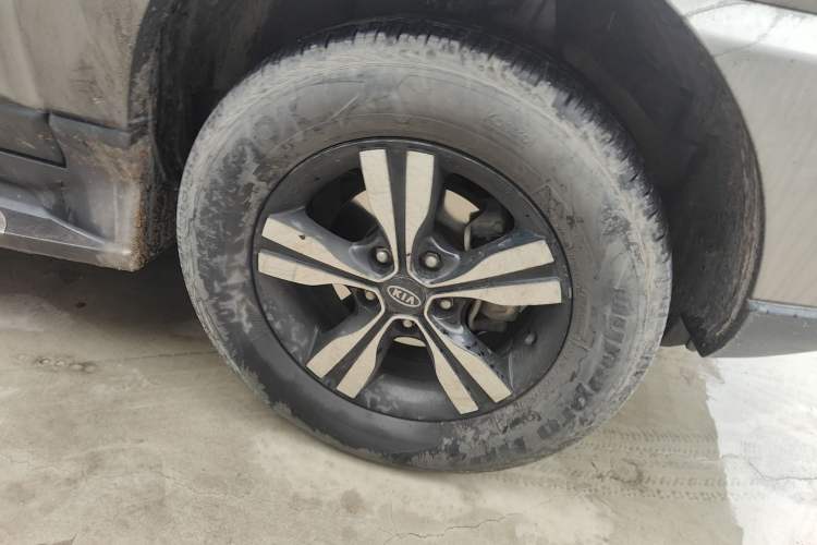 Used Kia Sportage 2012 2.0L Manual Two-Wheel Drive GLS Right Front Wheel Hub
