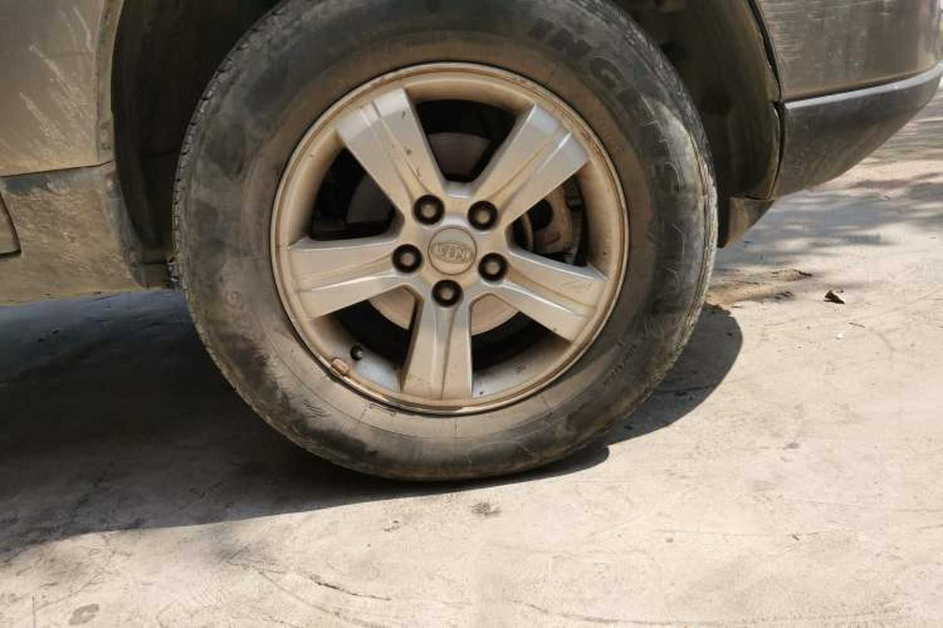 Used Kia Sportage 2012 2.0L Automatic Two-Wheel Drive GL Trim Right Front Wheel Hub
