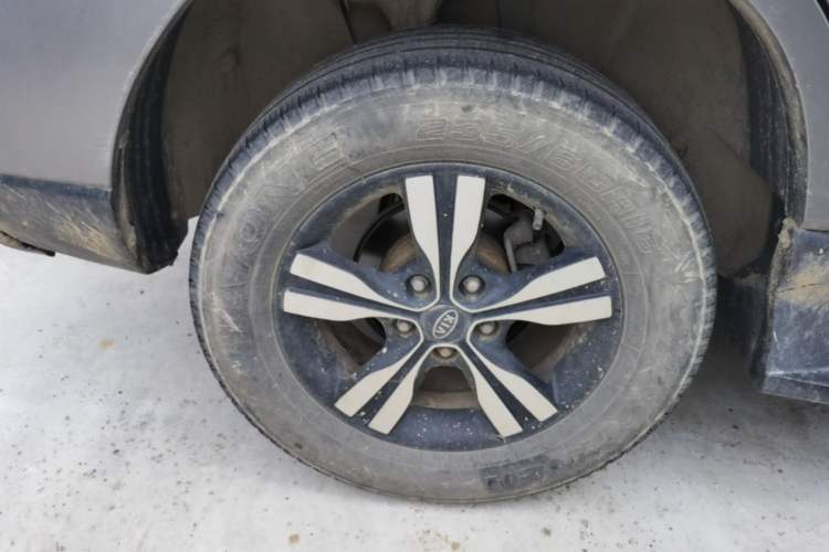 Used Kia Sportage 2012 2.0L Automatic Two-Wheel Drive GLS Right Rear Wheel Hub