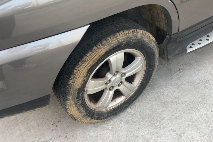Used Kia Sportage 2012 2.0L Automatic Two-Wheel Drive GL Trim Right Rear Wheel Hub