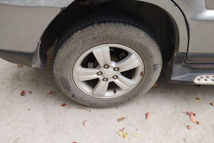 Used Kia Sportage 2012 2.0L Automatic Two-Wheel Drive GL Trim Right Rear Wheel Hub