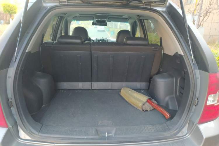 Used Kia Sportage 2012 2.0L Manual Two-Wheel Drive GLS Trunk