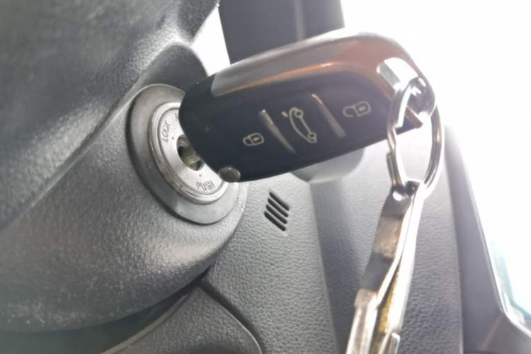 Used Kia Sportage 2012 2.0L Automatic Two-Wheel Drive GLS Vehicle Key