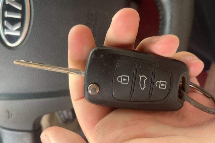 Used Kia Sportage 2012 2.0L Automatic Two-Wheel Drive GL Trim Vehicle Key