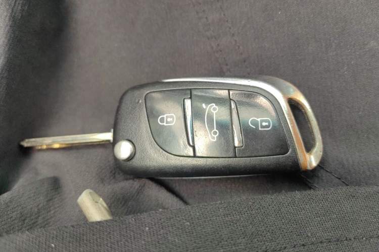 Used Kia Sportage 2012 2.0L Automatic Two-Wheel Drive GLS Vehicle Key