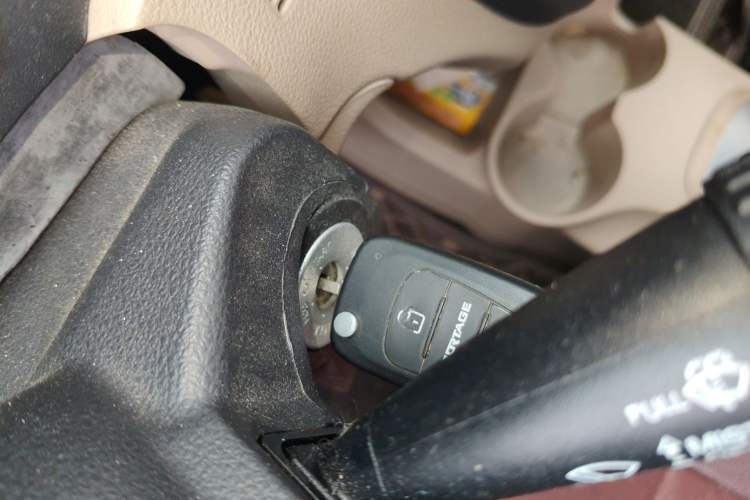 Used Kia Sportage 2012 2.0L Automatic Two-Wheel Drive GL Trim Vehicle Key