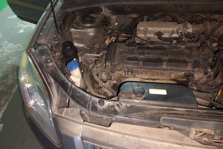 Used Kia Sportage 2012 2.0L Automatic Two-Wheel Drive GL Trim Engine Bay Right