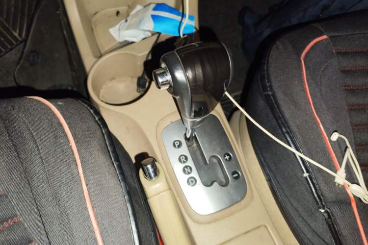 Used Kia Sportage 2012 2.0L Automatic Two-Wheel Drive GL Trim Gear Lever