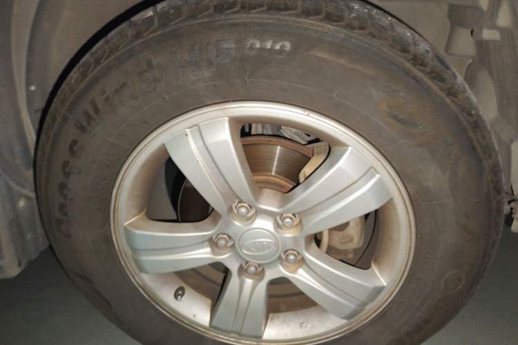 Used Kia Sportage 2012 2.0L Automatic Two-Wheel Drive GL Trim Right Front Wheel Hub
