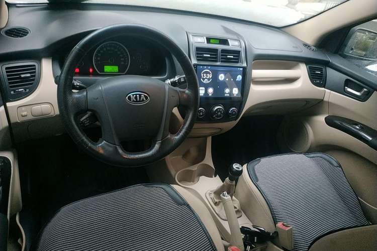 Used Kia Sportage 2012 2.0L Manual Two-Wheel Drive GL Trim Center Console