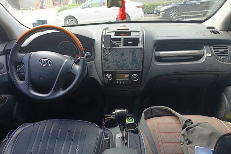 Used Kia Sportage 2012 2.0L Automatic Two-Wheel Drive GLS Center Console