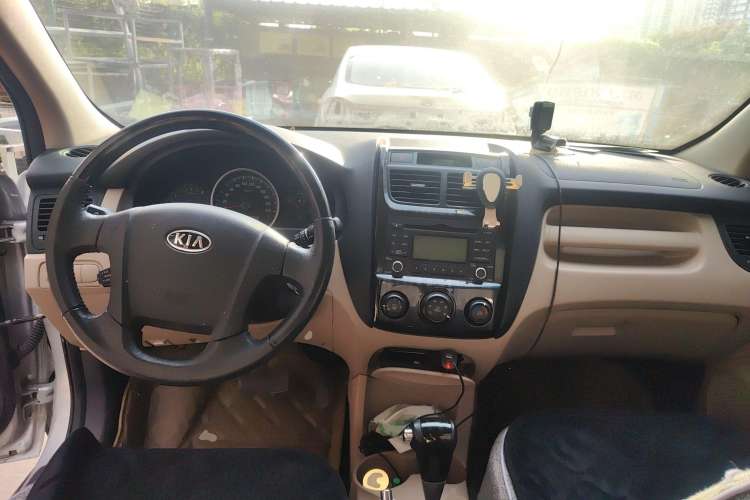 Used Kia Sportage 2012 2.0L Automatic Two-Wheel Drive GL Trim Center Console