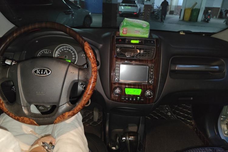 Used Kia Sportage 2012 2.0L Automatic Two-Wheel Drive GLS Center Console