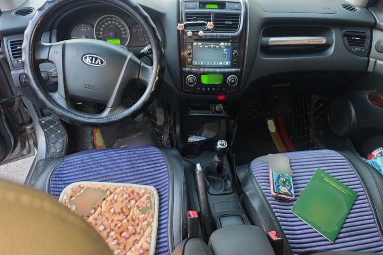 Used Kia Sportage 2012 2.0L Manual Two-Wheel Drive GL Trim Center Console