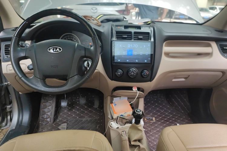 Used Kia Sportage 2012 2.0L Manual Two-Wheel Drive GL Trim Center Console