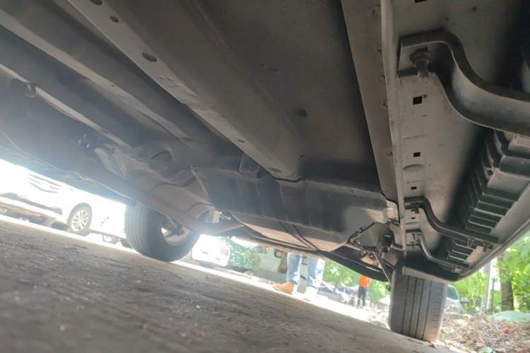 Used Kia Sportage 2012 2.0L Manual Two-Wheel Drive GL Trim Chassis Front Left