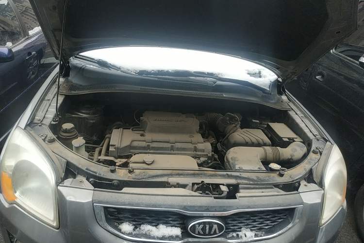 Used Kia Sportage 2012 2.0L Manual Two-Wheel Drive GL Trim Engine Bay