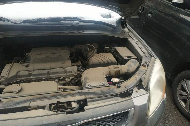 Used Kia Sportage 2012 2.0L Manual Two-Wheel Drive GL Trim Engine Bay Left