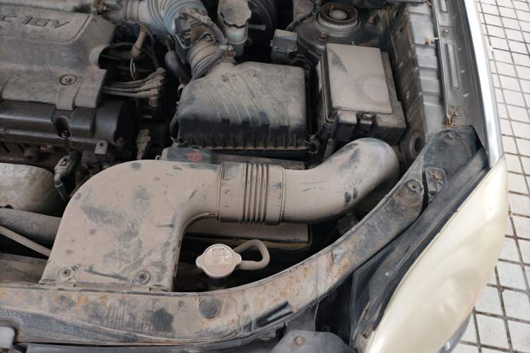 Used Kia Sportage 2012 2.0L Automatic Two-Wheel Drive GL Trim Engine Bay Left