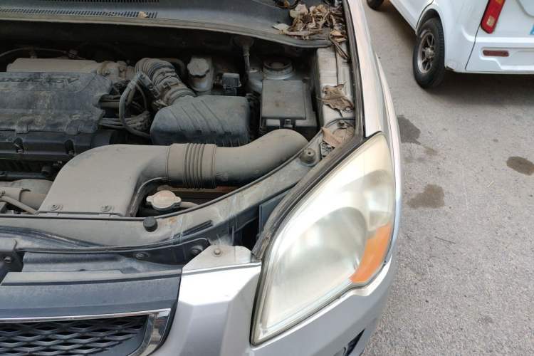 Used Kia Sportage 2012 2.0L Manual Two-Wheel Drive GL Trim Engine Bay Left