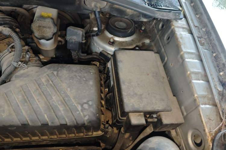 Used Kia Sportage 2012 2.0L Manual Two-Wheel Drive GL Trim Engine Bay Left