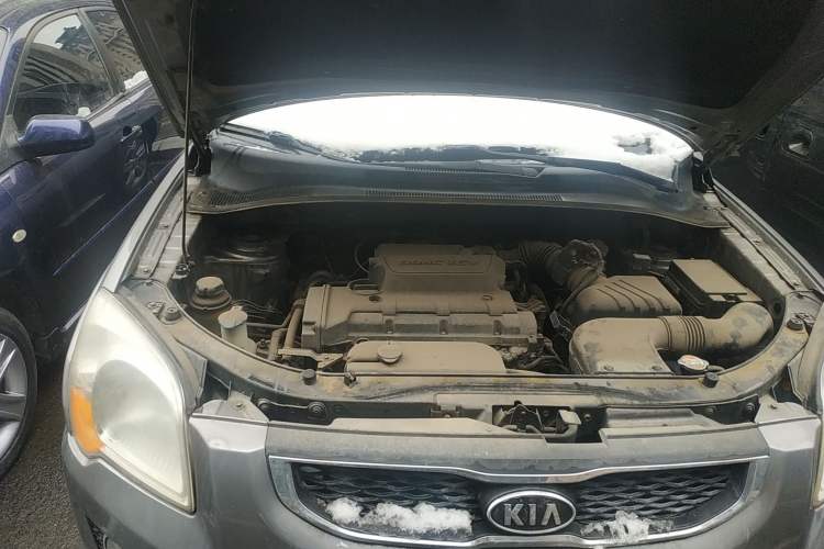 Used Kia Sportage 2012 2.0L Manual Two-Wheel Drive GL Trim Engine Bay Right