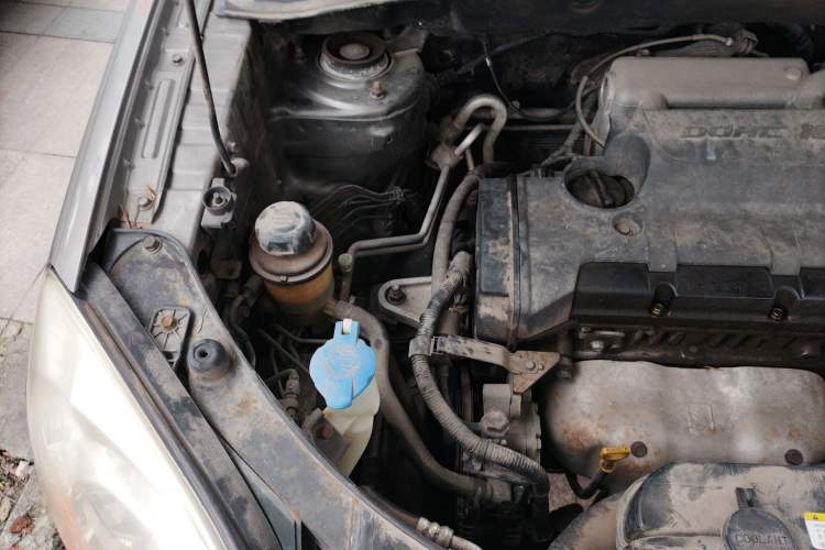 Used Kia Sportage 2012 2.0L Automatic Two-Wheel Drive GL Trim Engine Bay Right