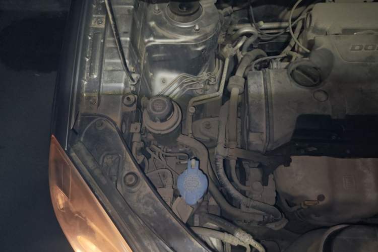 Used Kia Sportage 2012 2.0L Manual Two-Wheel Drive GL Trim Engine Bay Right