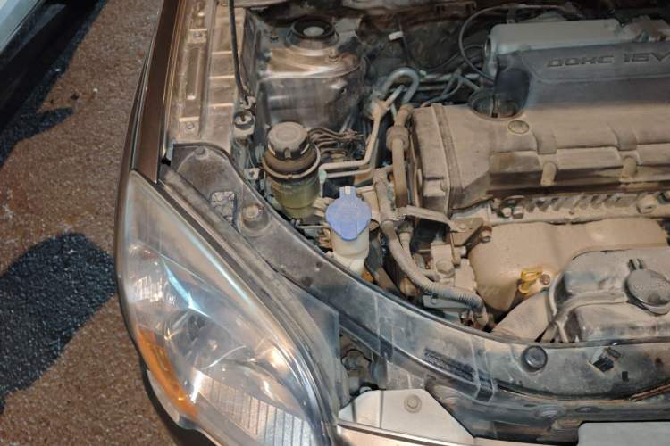 Used Kia Sportage 2012 2.0L Manual Two-Wheel Drive GL Trim Engine Bay Right