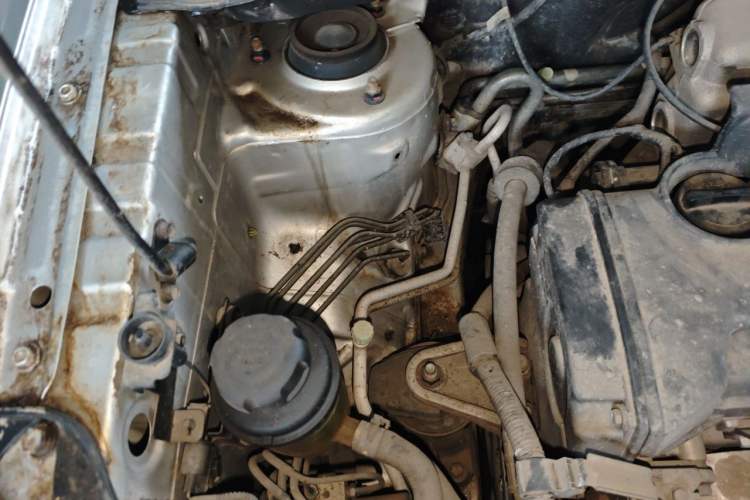 Used Kia Sportage 2012 2.0L Manual Two-Wheel Drive GL Trim Engine Bay Right
