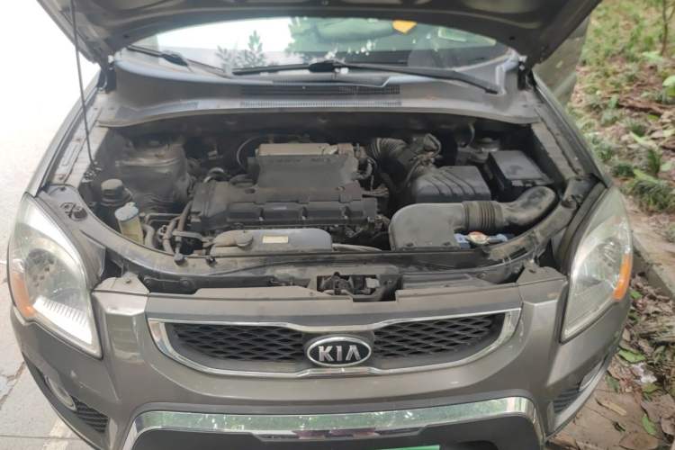 Used Kia Sportage 2012 2.0L Manual Two-Wheel Drive GL Trim Engine Bay