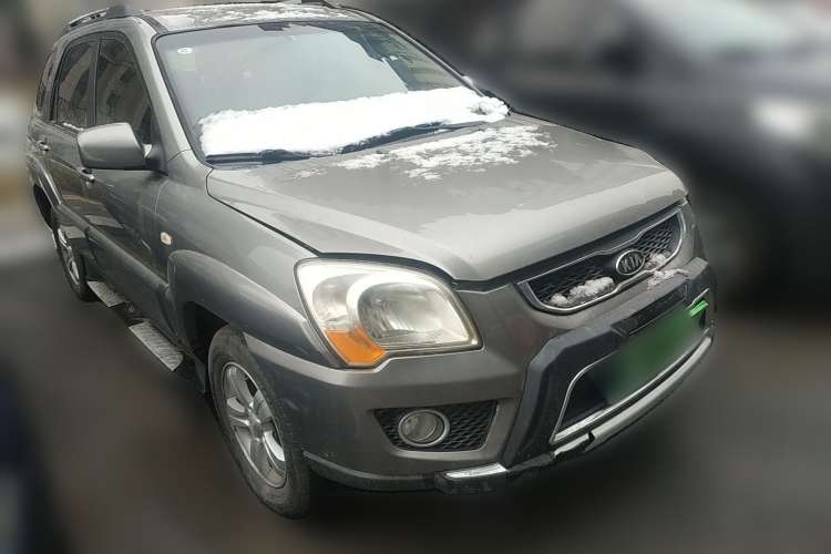 Used Kia Sportage 2012 2.0L Manual Two-Wheel Drive GL Trim Front Right 45 Deg