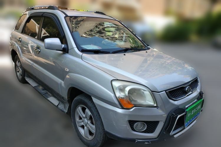 Used Kia Sportage 2012 2.0L Manual Two-Wheel Drive GL Trim Front Right 45 Deg